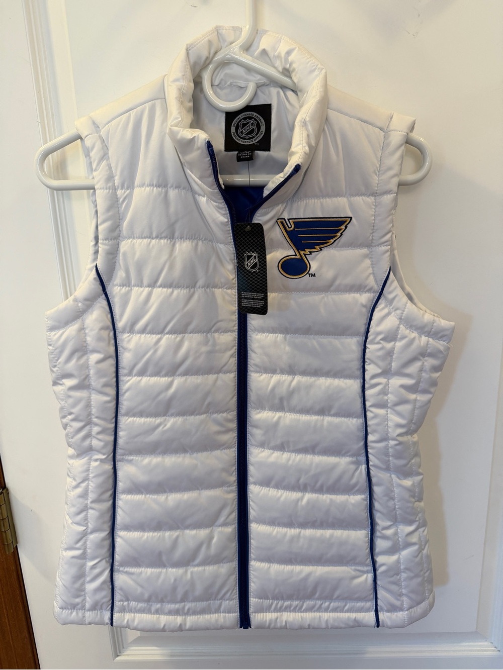 NHL St. Louis Blues NWT! Womens Medium White/Royal Puffer Vest